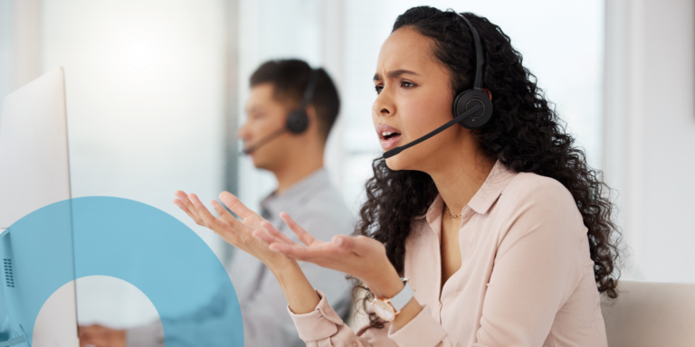 Mujer frustrada Contact Center